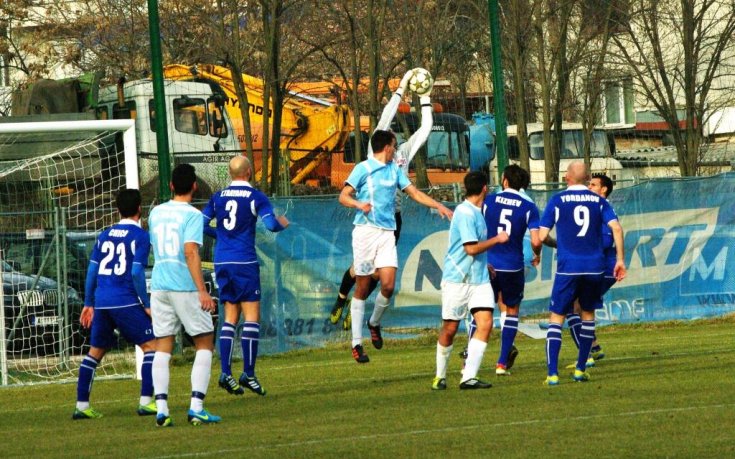 Черноморец започна контролите с победа