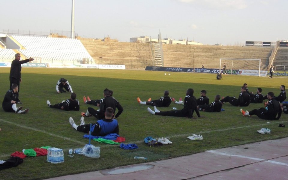 Локо Пд заминава с 21 футболисти за Марбея