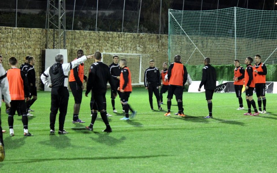 СНИМКИ: Локо Пд пристигна в Марбея и отиде на тренировка