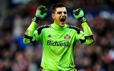 Вратарят на Съндърланд: Искам да бием Юнайтед, а не да играя за тях