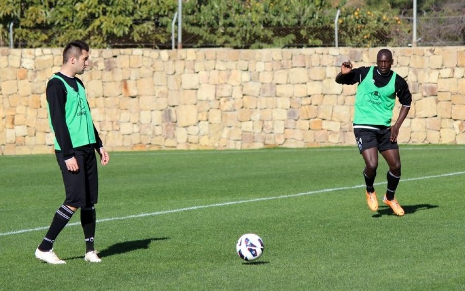 СНИМКИ: Локо Пд с Камбуров и Мендес в атака срещу Видеотон