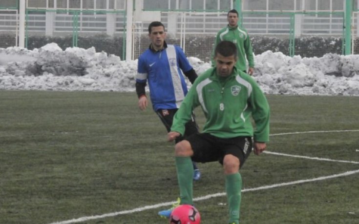 СНИМКИ: Берое разгроми аматьори в снежна приказка