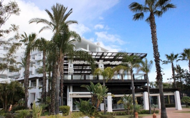 СНИМКИ: Хотелът и фитнесът, където живее и тренира Локо Пд в Естепона