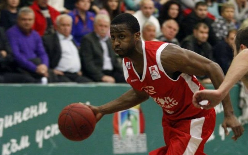 Лукойл би, без да блести, в дербито в Самоков