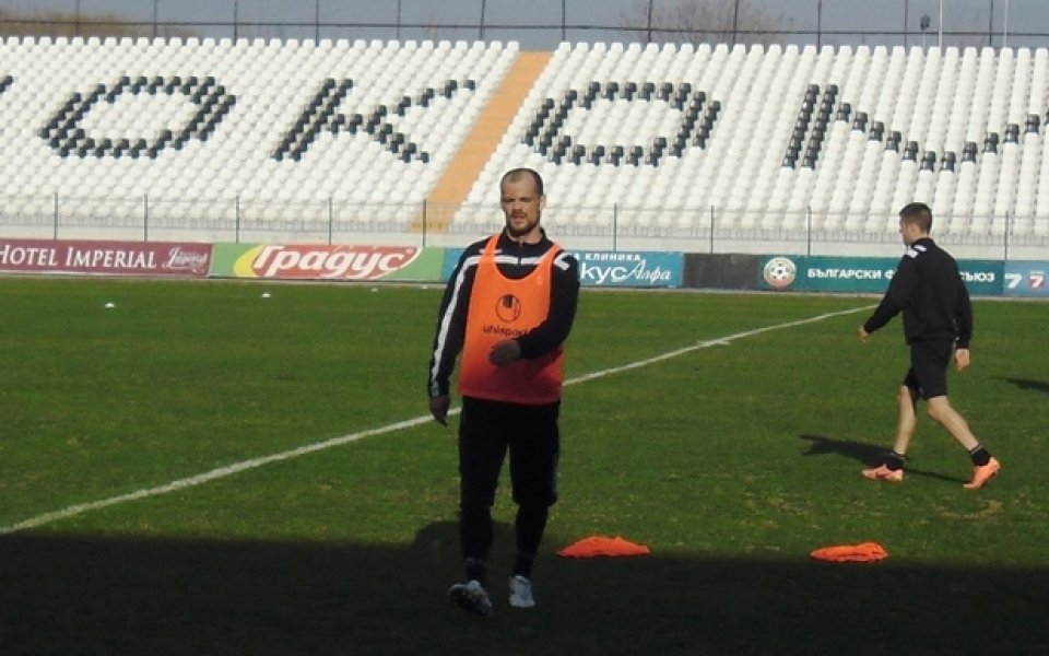 СНИМКИ: Четирима подписаха договори с Локо Пд, Намуши също остава