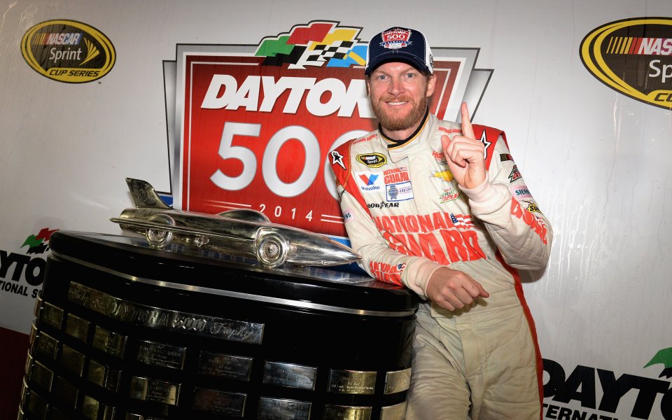 Дейл Ърнхард спечели Дайтона 500