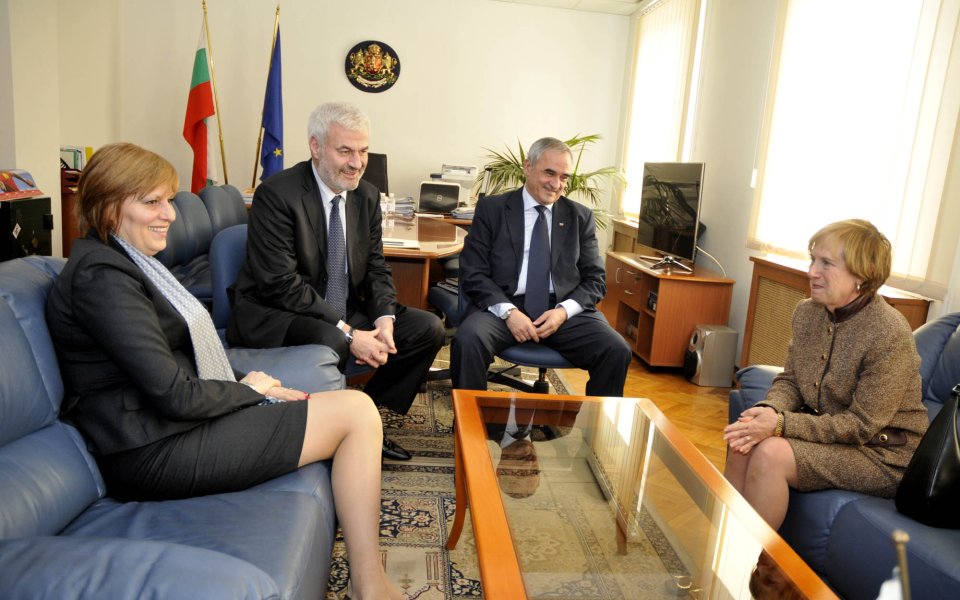 Министър Георгиева прие посланика на САЩ