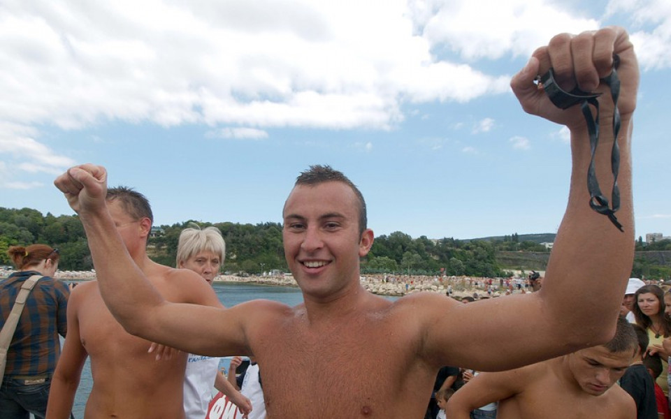 Венцислав Айдарски спечели плувния маратон в Бургас