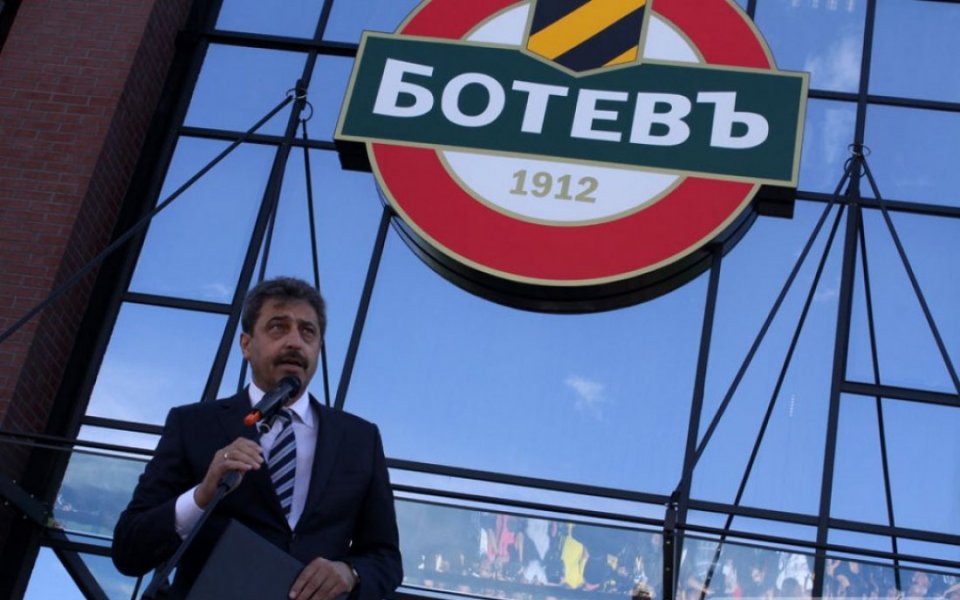 Шеф на Ботев призна за дълга, бил към фирми на Василев