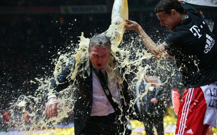 Гуардиола се страхува от бирен душ при титла, ще се крие от играчите