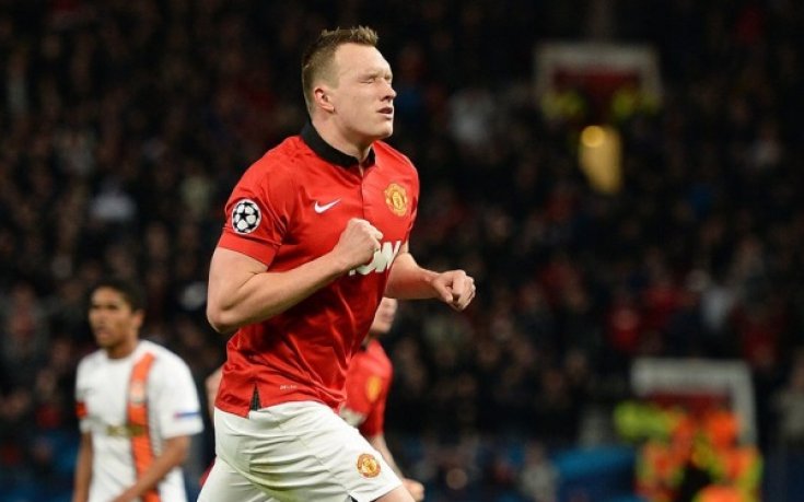 Фил Джоунс аут за неопределено време