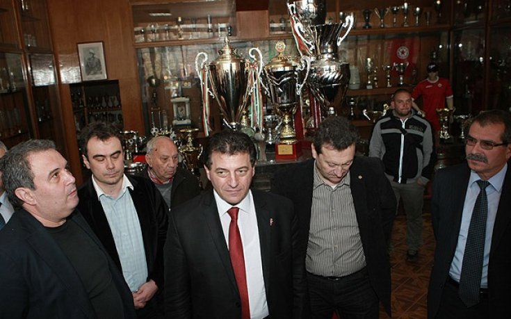 СНИМКИ: Депутати купиха акции на ЦСКА