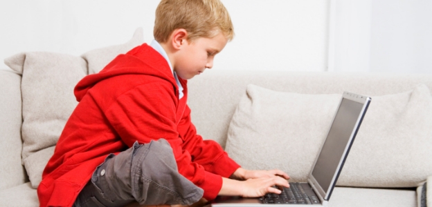 дете деца таблет лаптоп интернет онлайн технологии