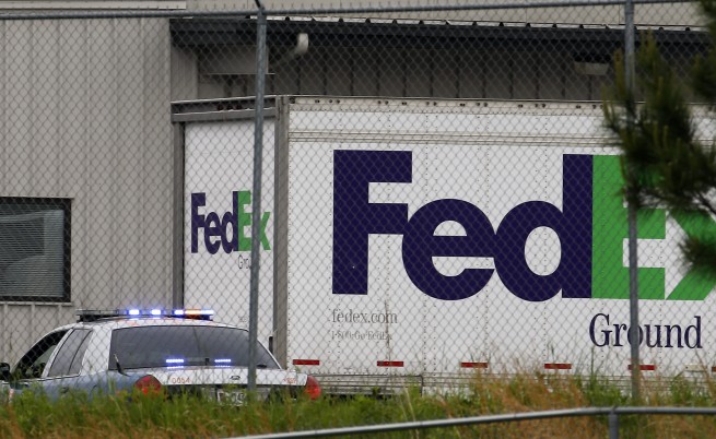 Шестима ранени при стрелба в сграда на 