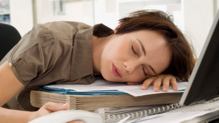  Как да си откраднете 10 минути сънливост в офиса 