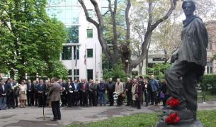 Паметникът на Вапцаров, дело на Шмиргела