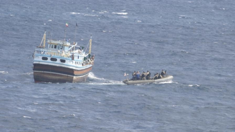Щетите от сомалийските пирати - наполовина през 2013