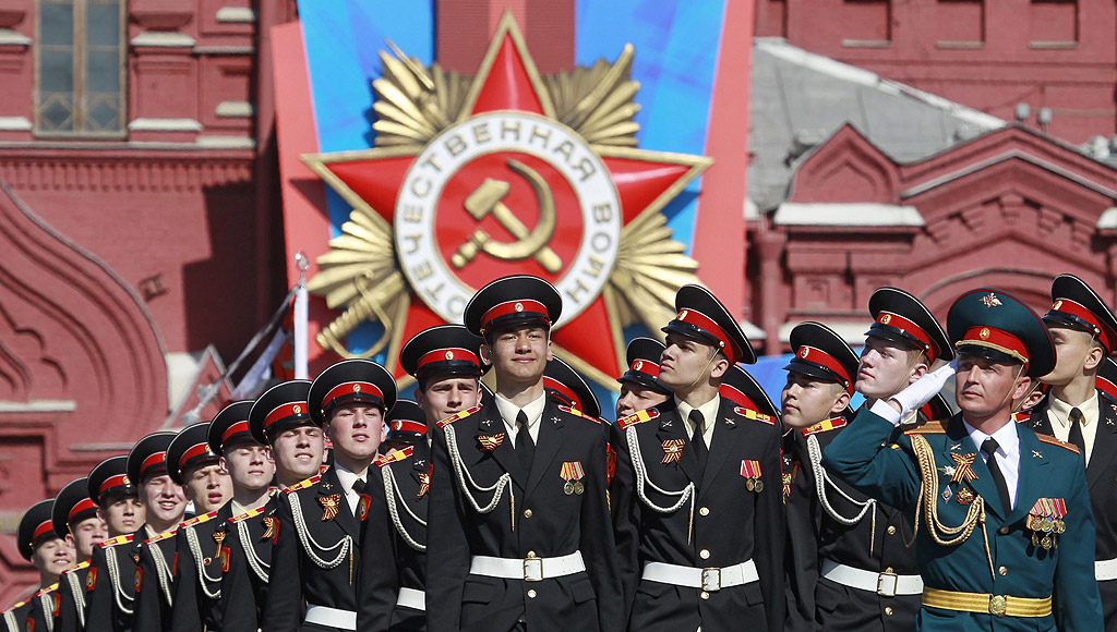 В Русия 9 май, Деня на победата над хитлеристка Германия, традиционно бе отбелязан с внушителен военен парад на Червения площад в Москва