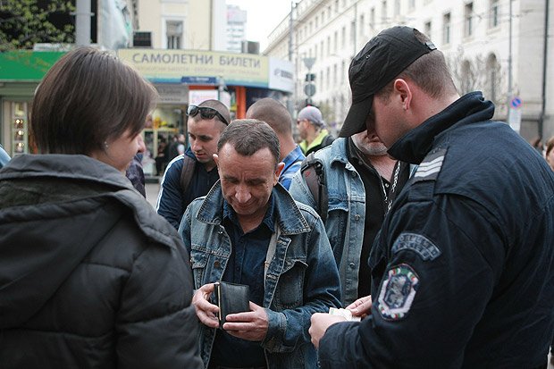 Фенове на Левски протестираха срещу Батков1