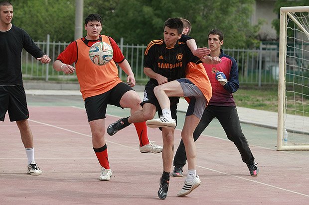 Футболистът на Левски Валери Божинов уважи финалният двубой по футбол1