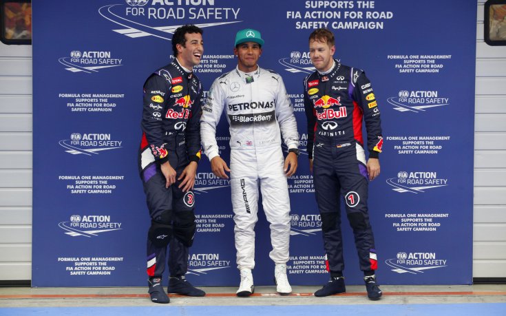 Хамилтън с трети полпозишън, Рикардо изпревари Фетел