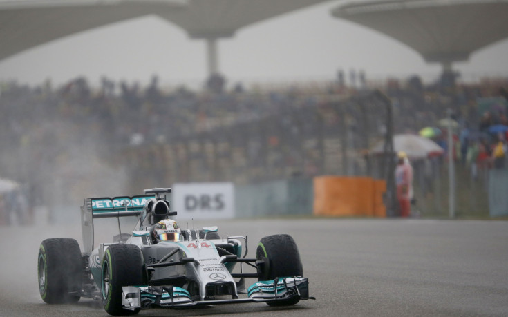 Хамилтън: Ред Бул са близо до мен в дъжда, дано утре не вали