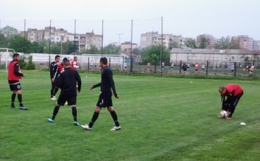Кики не тренира, Лазаров и Тунчев на облекчен режим