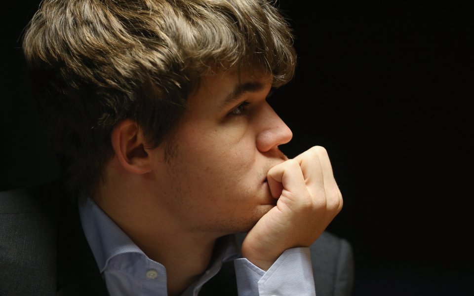 Никой не иска мача за световната титла по шахмат между Карлсен и Ананд