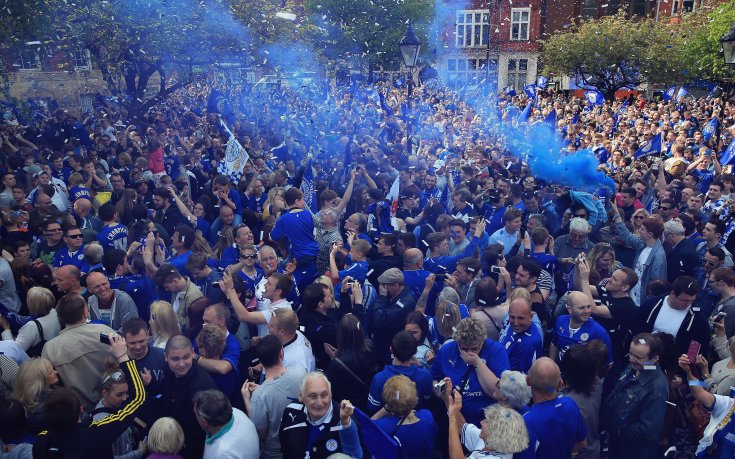 СНИМКИ: Хиляди отпразнуваха завръщането на Лестър в Премиършип