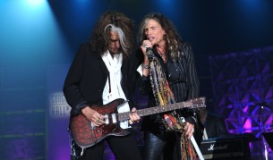 Китаристът на "Аеросмит" в болница