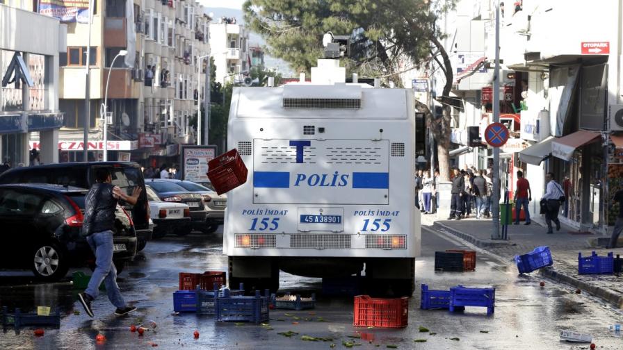 Турската полиция отново разпръсна протест със сила