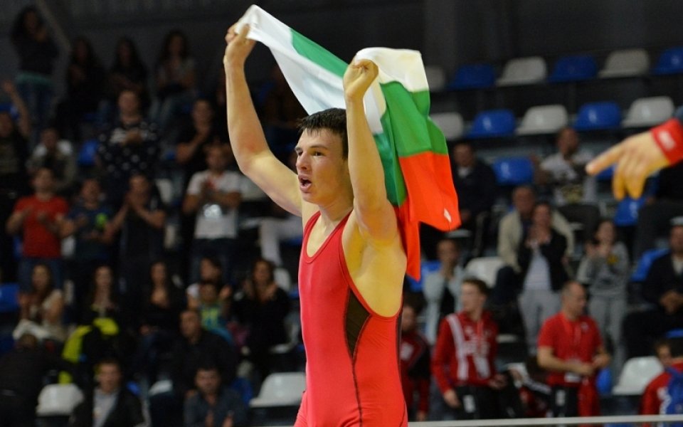 Борецът Кирил Милов се пребори за европейската титла при кадетите