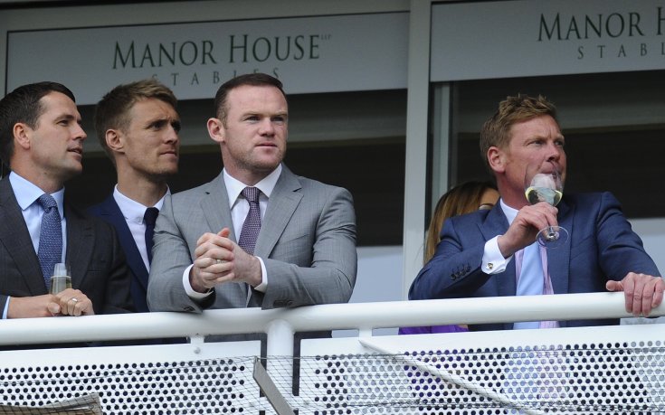 ВИДЕО: Паркиран автобус?! Никакъв проблем за Рууни