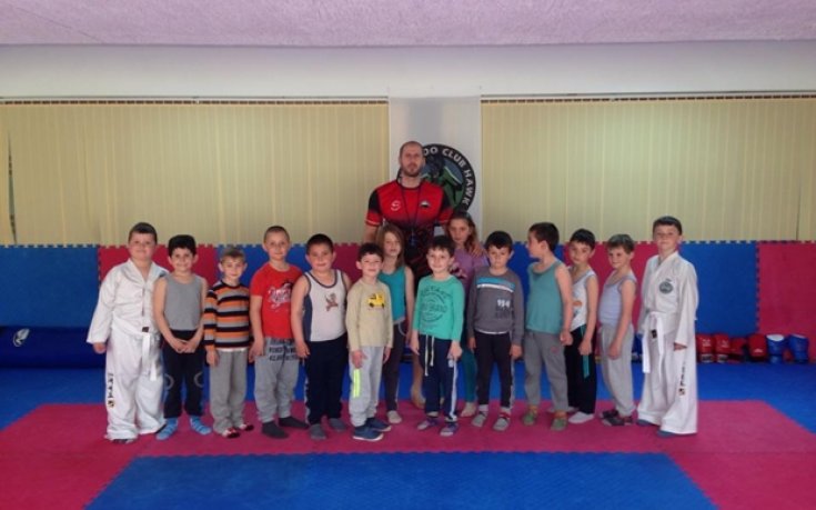 Таекуондисти от Банско защитиха колани пред гранд майстор Ким Унг Чол