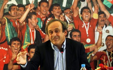 Португалци причакват Платини със залп от яйца в Лисабон