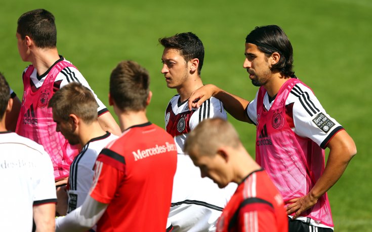 Сами Кедира и Бастиан Швайнщайгер тренират на пълни обороти с Германия