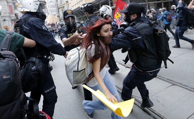 Полицията използва сълзотворен газ на годишнината от сблъсъците за „Гези“