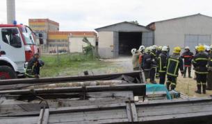Сигналът е подаден в 12.06 ч., като на място са били изпратени четири екипа на пожарната от Русе и Ветово, екипи на полицията и "Спешна помощ"