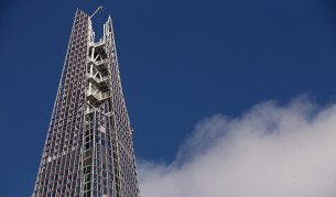 Евакуираха най-високата сграда в ЕС заради дим