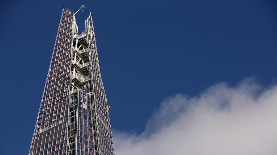 Евакуираха най-високата сграда в ЕС заради дим