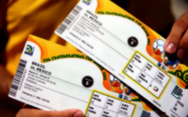 Среднощни опашки за последните 180 000 билета за Мондиал 2014
