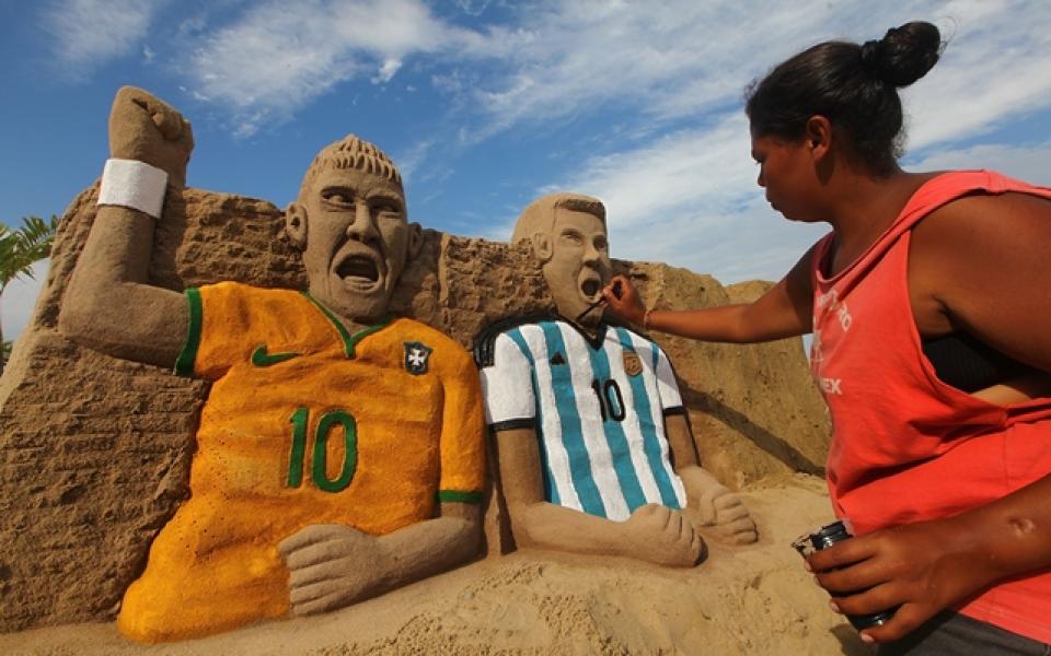 В Аржентина сложиха статуя на Меси до Марадона и Батистута