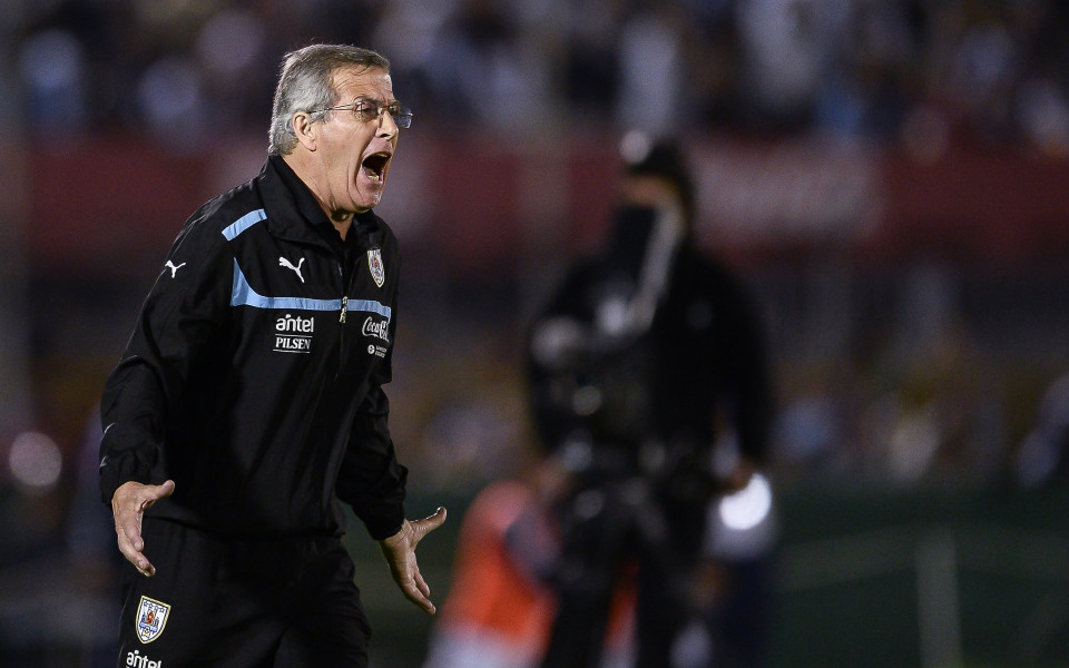 Треньорът на Уругвай хвърли оставка заради Суарес