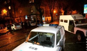 Пиян мъж стреля от балкона си в София, рани леко един