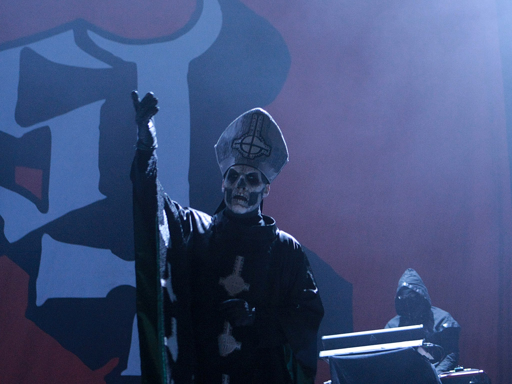 Шведската хеви метъл банда GHOST подгря публиката за концерта на Iron Maiden в София