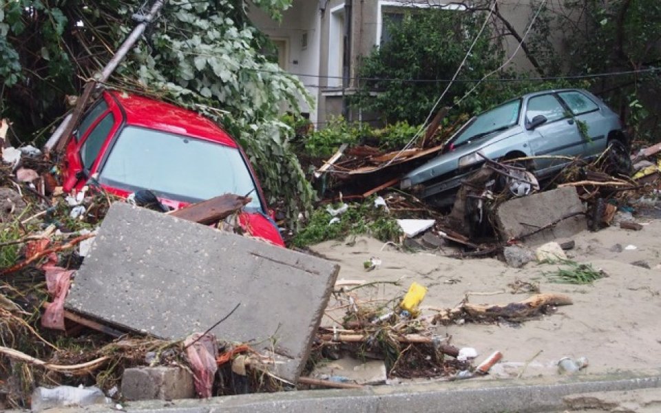 Десет са жертвите след потопа във Варна, две са деца