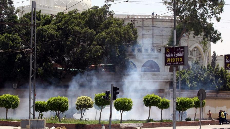 Три бомби избухнаха пред президентския дворец в Кайро
