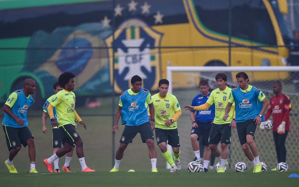 ВИДЕО: Бразилците се забавляват преди мача с Колумбия