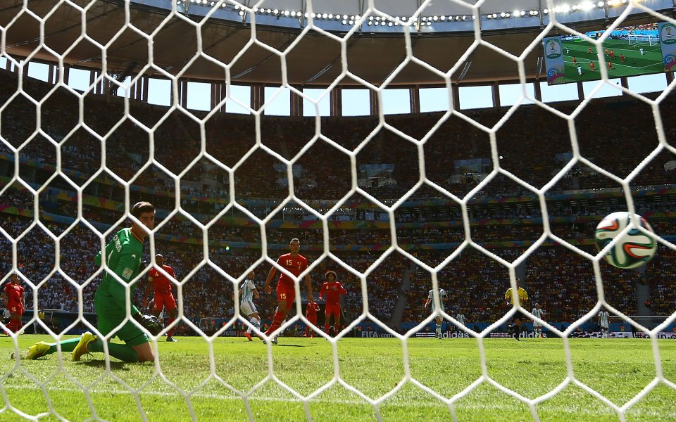 Аржентина е на полуфинал на Мондиала без да блести