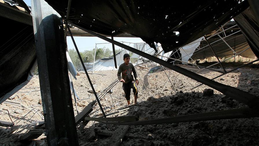 Седем души загинаха при израелски въздушни нападения в Газа